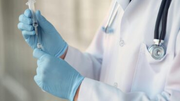 Dowiedz się, co wyróżnia odpowiedni strój dla lekarza!